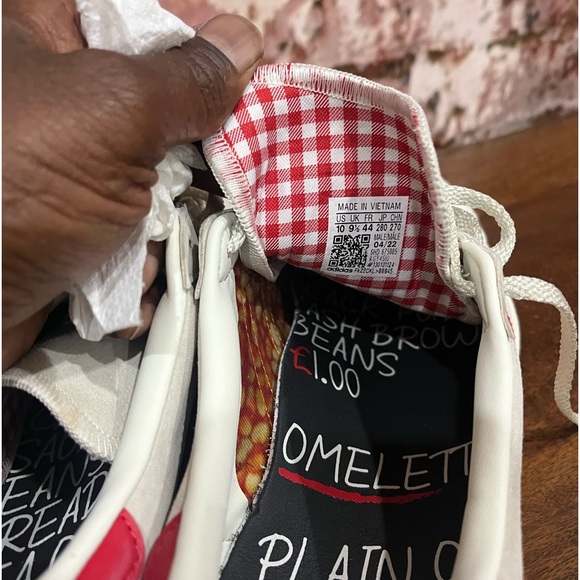 NEW ADIDAS CAMPUS SUEDE OFF WHITE AND RED  UNISEX MENS 10 WOMEN 11.5 - Picture 5 of 7